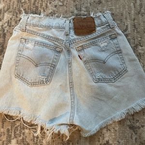 LEVIS VINTAGE HIGH WAISTED DENIN SHORTS